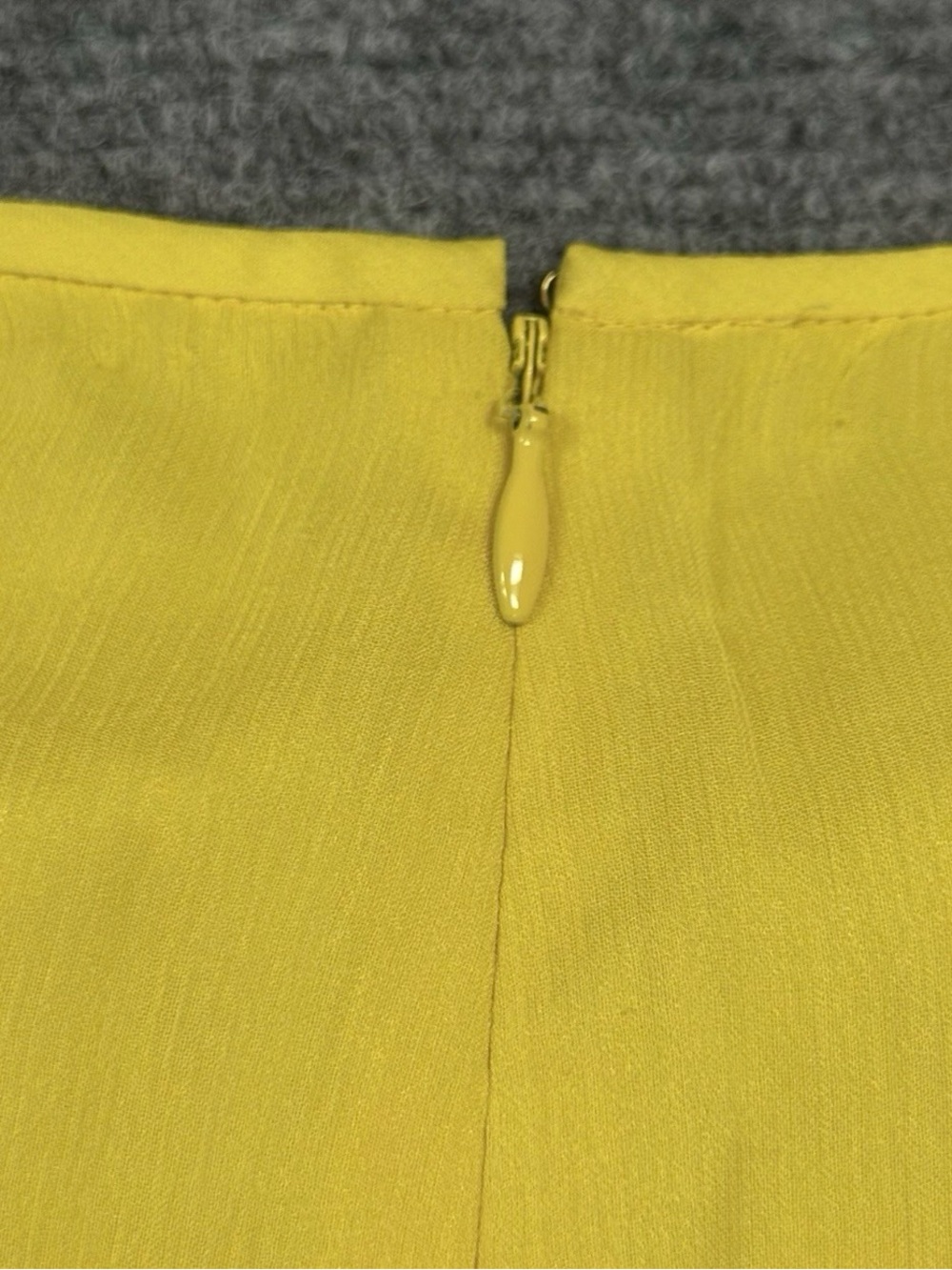 ST. JOHN Silk Wmns Yellow Blouse With Skirt Set READ Measurments - Picture 15 of 16